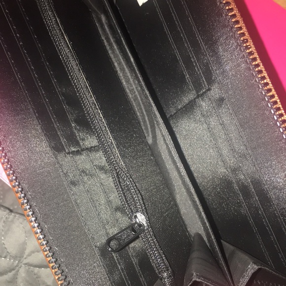 Rampage wallet- NWT- holds cell phone Reg $38 - Picture 5 of 6